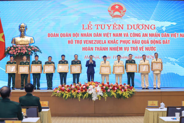 Thủ tướng tuyên dương Đoàn công tác hỗ trợ Venezuela khắc phục hậu quả động đất