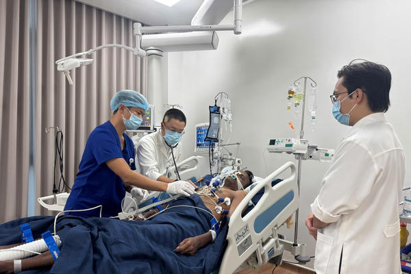 Lãnh đạo cấp cao Việt Nam gửi điện chia buồn tới Ấn Độ 