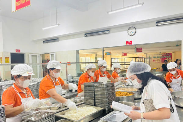 Nâng mức hỗ trợ bữa ăn bán trú: Tăng kinh phí phải đi đôi với nâng chất lượng