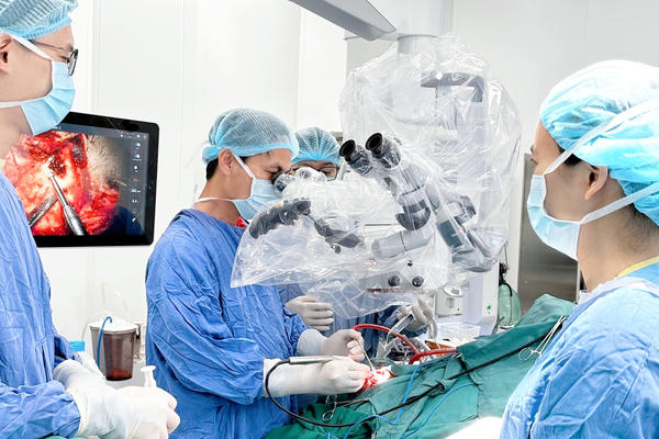 Đưa y tế chất lượng cao đến gần người dân