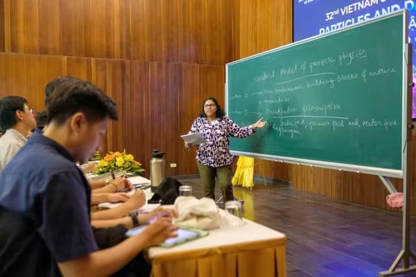 Khai mạc Trường học Vật lý Việt Nam lần thứ 32: Thúc đẩy nghiên cứu vật lý năng lượng cao Khai mạc Trường học Vật lý Việt Nam lần thứ 32: Thúc đẩy nghiên cứu vật lý năng lượng cao