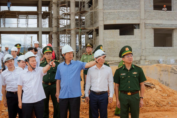 Phó Thủ tướng Lê Tiến Châu kiểm tra tiến độ dự án Trường phổ thông nội trú liên cấp các xã biên giới tại Huế 