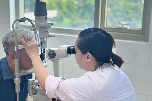 Người dân chủ động thăm khám sức khỏe định kỳ