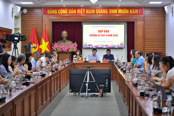 Xử phạt hơn 20 cơ quan báo chí đăng tải nội dung ca ngợi cuốn sách Chuyện với Thanh