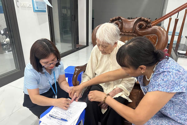 Không để chậm trễ chi trả lương hưu cho người già yếu