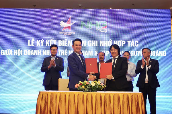 Hội Doanh nhân trẻ Việt Nam và Tập đoàn Nguyễn Hoàng ký kết MOU, một trong các trọng tâm là chương trình “Đào tạo 10.000 CEO”