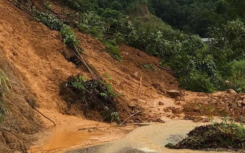 Công bố tình huống khẩn cấp thiên tai trên đường Hồ Chí Minh qua Tuyên Quang Công bố tình huống khẩn cấp thiên tai trên đường Hồ Chí Minh qua Tuyên Quang