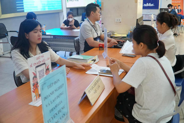 Số người đăng ký nhận trợ cấp thất nghiệp có xu hướng giảm Số người đăng ký nhận trợ cấp thất nghiệp có xu hướng giảm