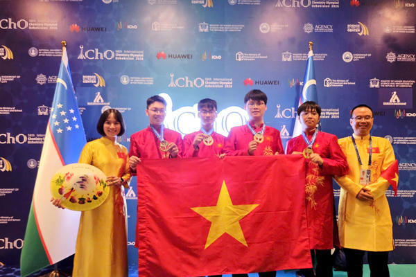 Việt Nam giành 4 Huy chương Vàng IChO 2026, đồng hạng Nhất