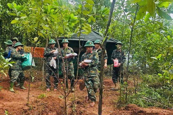 Theo dấu chân những người lính đi tìm hài cốt đồng đội - Bài 2: Băng rừng, vượt núi, chạy đua với thời gian Theo dấu chân những người lính đi tìm hài cốt đồng đội - Bài 2: Băng rừng, vượt núi, chạy đua với thời gian