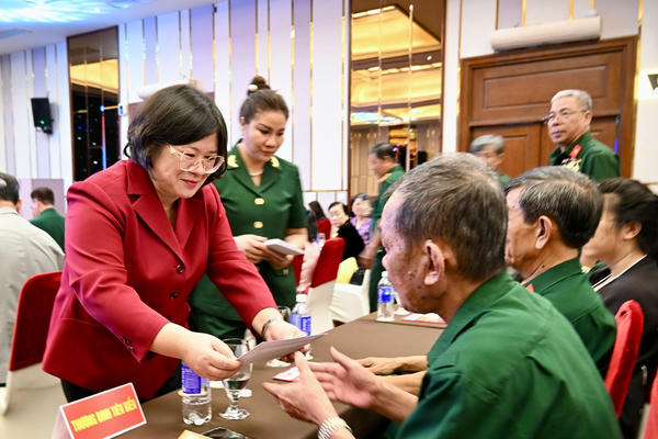 TP Hồ Chí Minh gặp mặt gia đình liệt sĩ và thương binh tiêu biểu