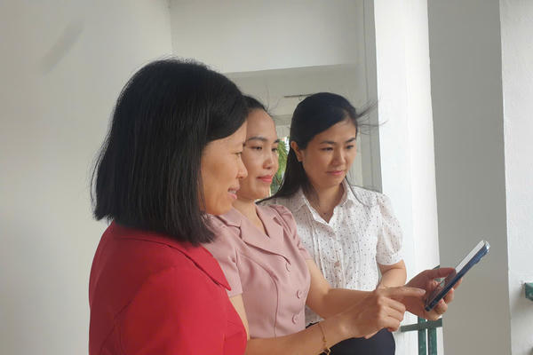 Giám sát để kiến tạo