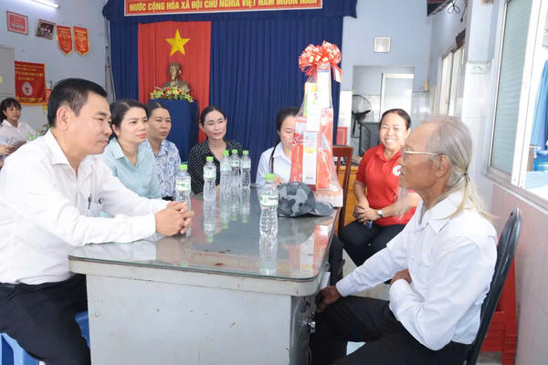 TP Hồ Chí Minh: Nhiều hoạt động thăm, tặng quà người có công