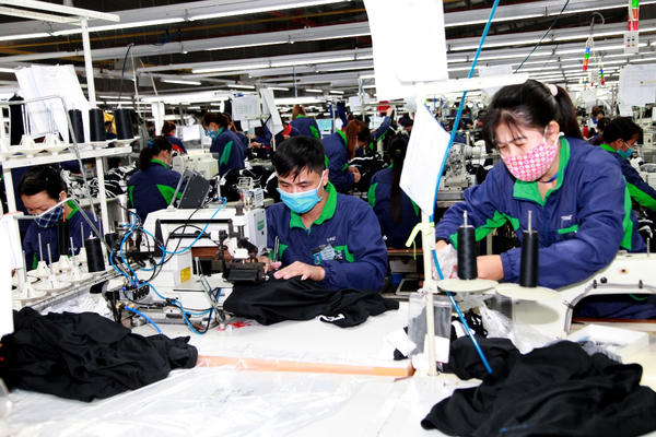 Bộ Nội vụ đề xuất tăng lương tối thiểu 7,8% từ năm 2027