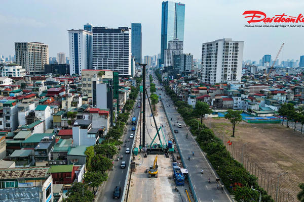 Toàn cảnh công trường ga ngầm metro số 5 sau khi quây rào gần 500m đường Văn Cao