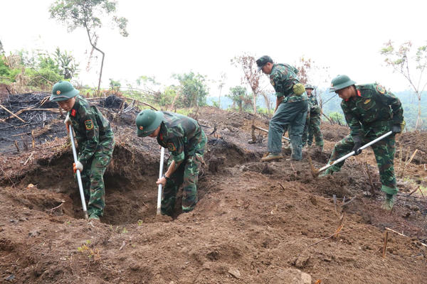 Lào Cai: Bạt núi, băng rừng, đồng loạt lấy mẫu ADN để tìm tên cho những người lính chưa trở về