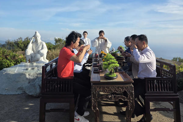 Ra mắt tour thưởng trà trên đỉnh Bàn Cờ - nơi tỷ phú Bill Gates ghé thăm