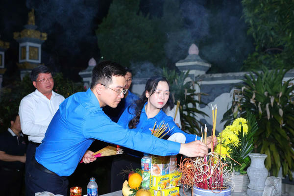 Cùng thắp lên những ngọn nến tri ân