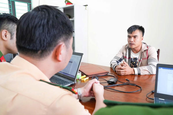 Phú Thọ: Khởi tố đối tượng không có bằng lái 'thông chốt' trên Quốc lộ 32