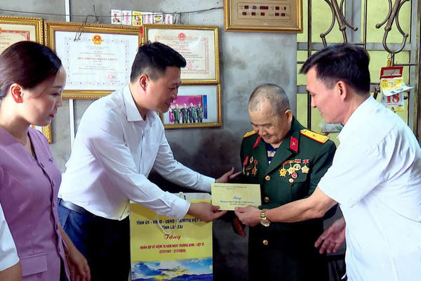 Ủy ban MTTQ Việt Nam tỉnh Lào Cai tri ân người có công: Mệnh lệnh từ trái tim, vun đắp khối đại đoàn kết toàn dân