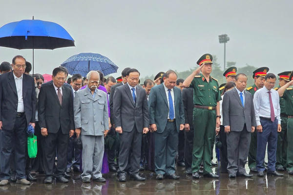 Lãnh đạo tỉnh Gia Lai dâng hoa, dâng hương tưởng niệm Chủ tịch Hồ Chí Minh và tri ân các Anh hùng liệt sĩ Lãnh đạo tỉnh Gia Lai dâng hoa, dâng hương tưởng niệm Chủ tịch Hồ Chí Minh và tri ân các Anh hùng liệt sĩ