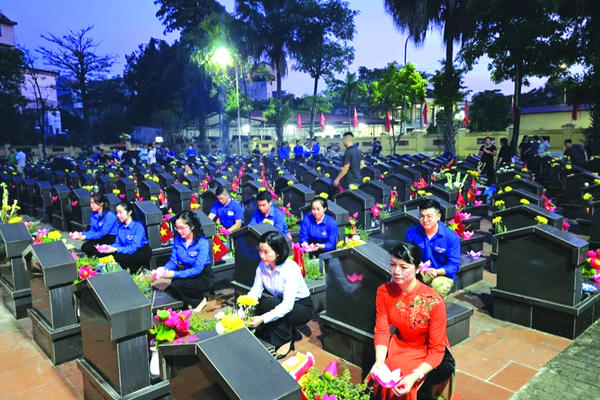Tháng Bảy - ký ức Trường Sơn