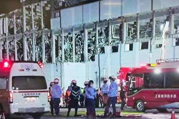 Nhật Bản: Động đất 7,1 độ Richter làm sập trung tâm thương mại, nhiều người mắc kẹt