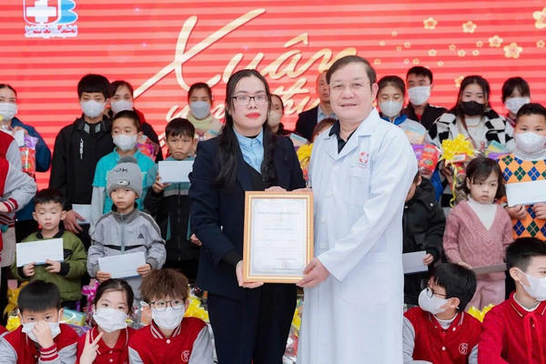 Thắp ngọn lửa yêu thương từ trái tim người thầy thuốc