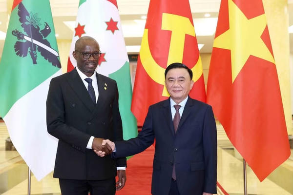 Thường trực Ban Bí thư Trần Cẩm Tú tiếp Tổng Thư ký Đảng CNDD-FDD Burundi