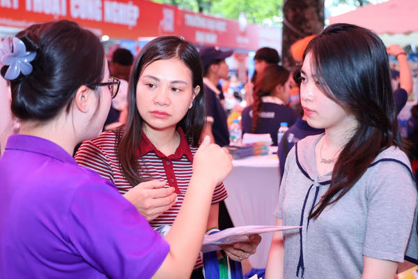  Tuyển sinh đại học 2026: Điểm chuẩn phân hóa mạnh