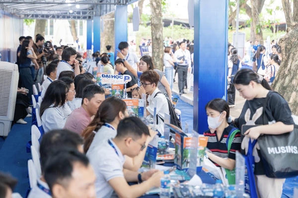 Bộ Chính trị yêu cầu giảm tối thiểu 20% cơ sở giáo dục đại học 