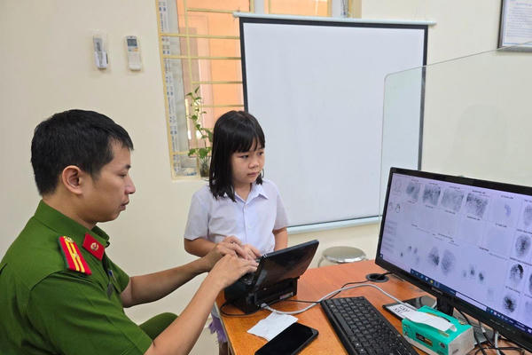 Từ 1/9, trẻ dưới 6 tuổi được làm thẻ căn cước ngay trong quy trình khai sinh liên thông