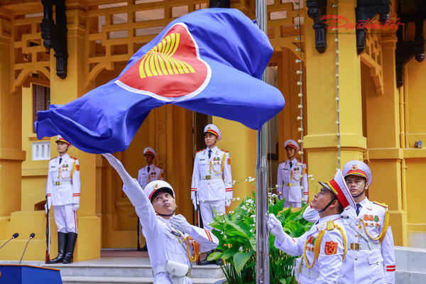 Lễ thượng cờ kỷ niệm 31 năm Việt Nam tham gia ASEAN 