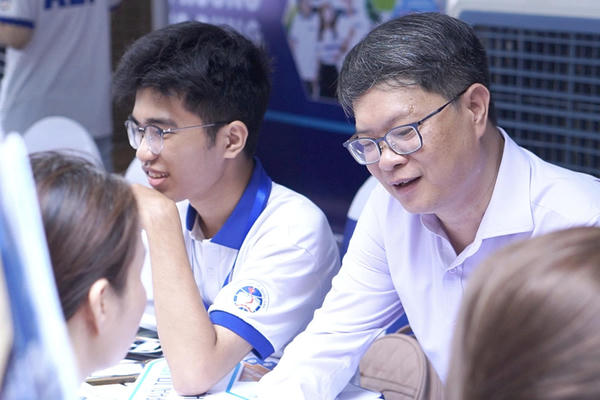 Hồ sơ xét tuyển tăng, nhiều trường dự báo điểm chuẩn sẽ điều chỉnh