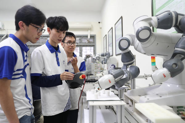 Đào tạo nhân lực làm chủ thời đại AI