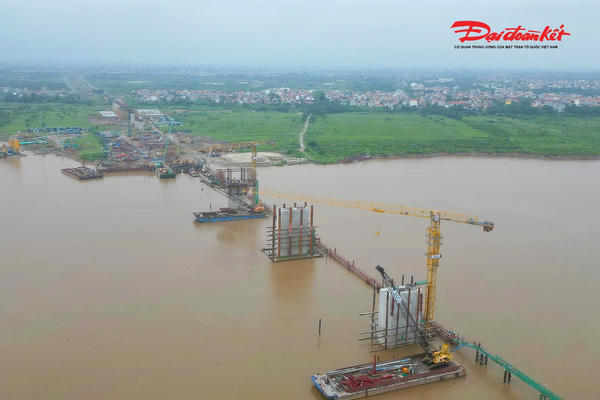 Cầu Hồng Hà vượt mốc 39% tiến độ, 30 mũi thi công chạy nước rút