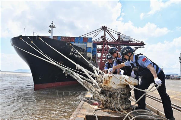 Bão Dolphin gây ảnh hưởng diện rộng tại miền Đông Trung Quốc