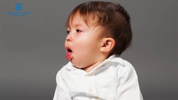Ho gà xuất hiện trái mùa, phụ huynh cần rà soát lịch tiêm chủng cho trẻ