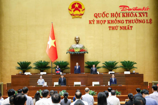 Quốc hội Việt Nam mặc niệm tưởng nhớ Chủ tịch Quốc hội Lào Saysomphone Phomvihane