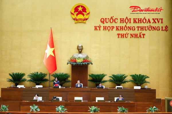 [Ảnh] Quốc hội thảo luận ở hội trường về công tác hòa giải ở cơ sở và đưa người lao động đi làm việc ở nước ngoài