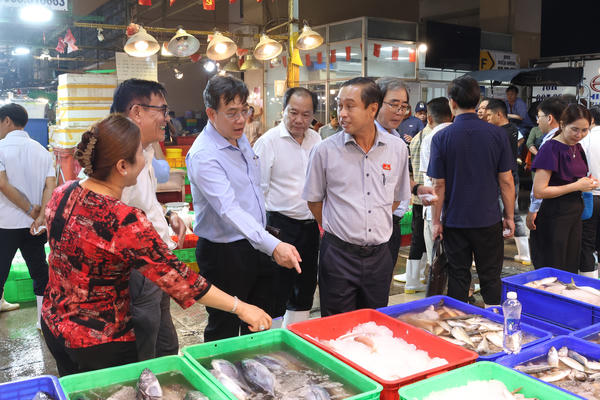 Siết hàng giả từ thị trường truyền thống đến không gian mạng