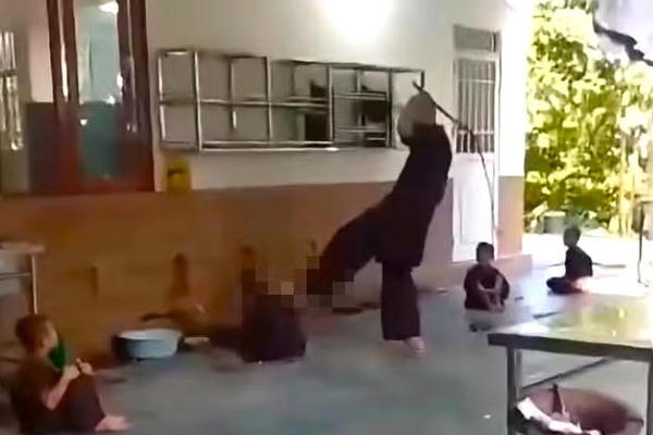 Công an Phú Thọ khởi tố, bắt tạm giam đối tượng đánh chú tiểu ở chùa Bầu