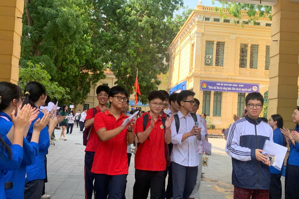 Bức tranh điểm chuẩn đại học 2026: Mức điểm tuyệt đối và những cuộc đua phân hóa