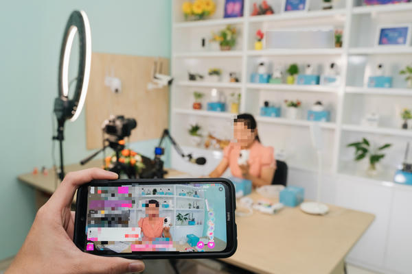 Tuân thủ pháp luật khi Livestream bán hàng ngay từ đầu là yếu tố quyết định để phát triển bền vững