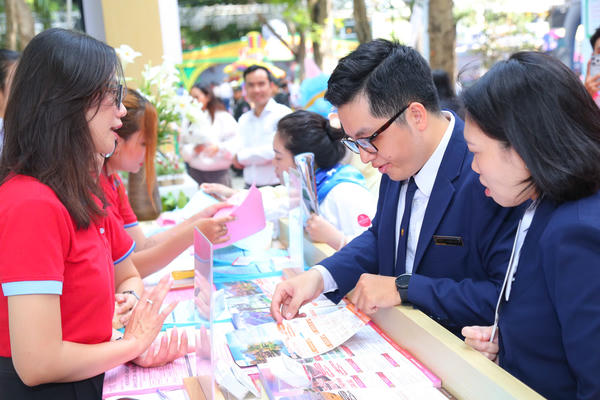 Kinh tế TP Hồ Chí Minh tăng trưởng tích cực, hướng tới mục tiêu GRDP trên 10%