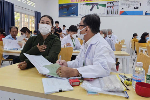 Vĩnh Long đưa y tế đến tận nhà trong chiến dịch 90 ngày đêm