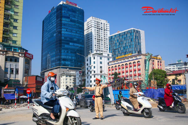 CSGT Hà Nội “căng mình” giữ nhịp giao thông trên những tuyến đường “Ba nhất”