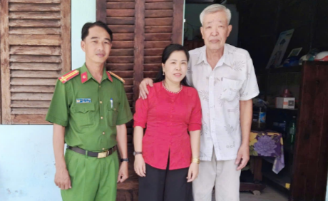 Công an TP Cần Thơ giúp người phụ nữ tìm lại cha sau 43 năm thất lạc