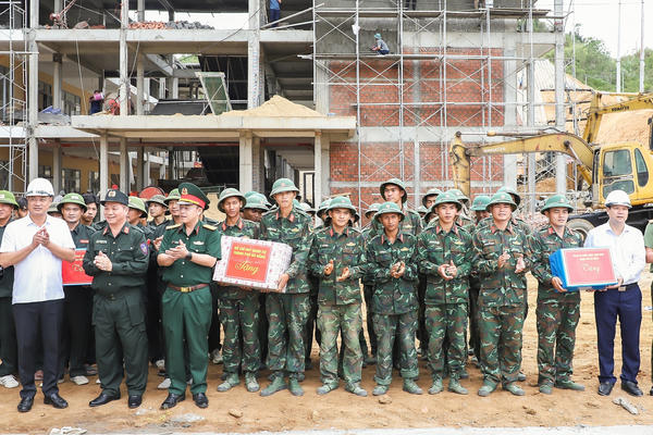 Bí thư Thành ủy Đà Nẵng: Tập trung cao độ, bảo đảm 6 trường nội trú biên giới kịp khai giảng