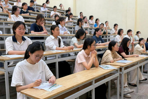 Điểm chuẩn ngành sư phạm cao, đầu ra việc làm thế nào?